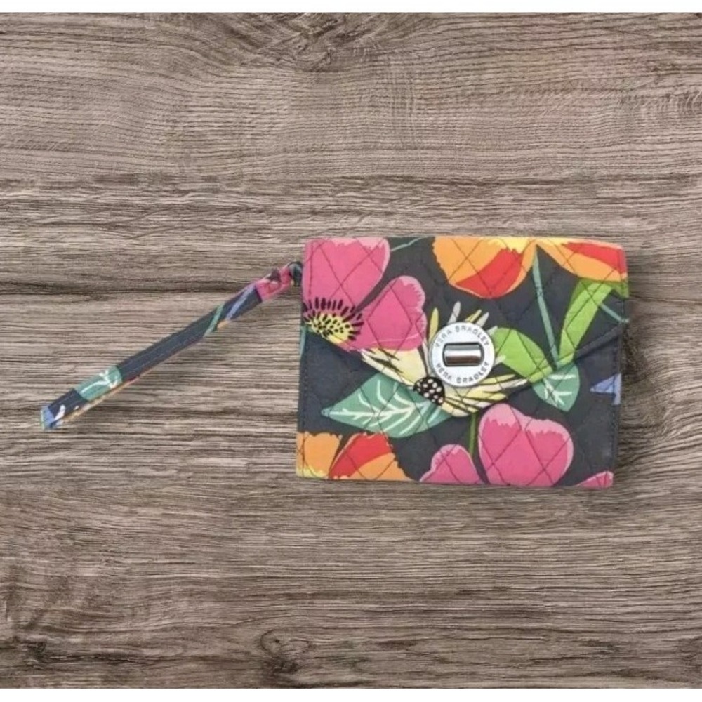 Vera Bradley Wristlet Jazzy Blooms Wallet Floral Quilted Floral Turn Clasp Purse